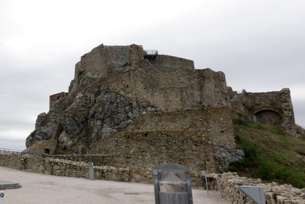 デヴィーン城　上城　Upper Castle